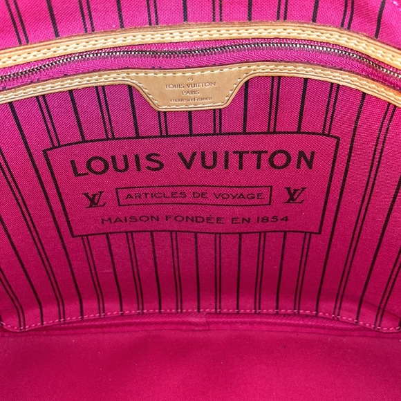 *SOLD* Louis Vuitton Neverfull MM WITH Clutch - Picture 7 of 10